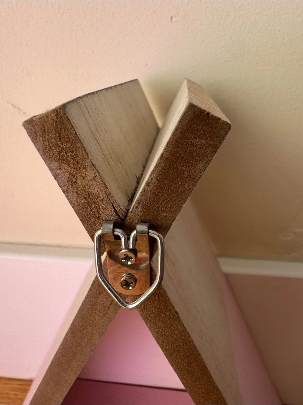 Tepee Wall Shelf in Light Pinkand Natural Wood